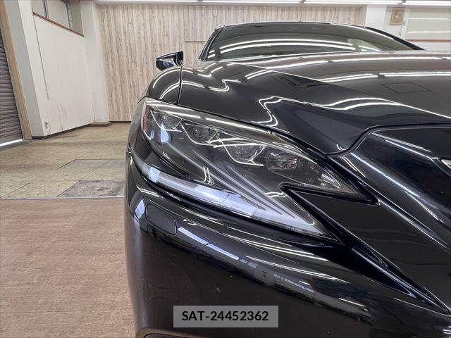 Lexus LS 2019-07 8627482-20