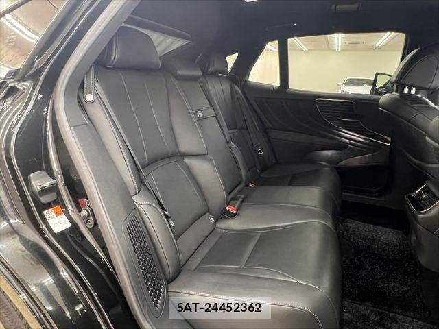 Lexus LS 2019-07 8627482-7