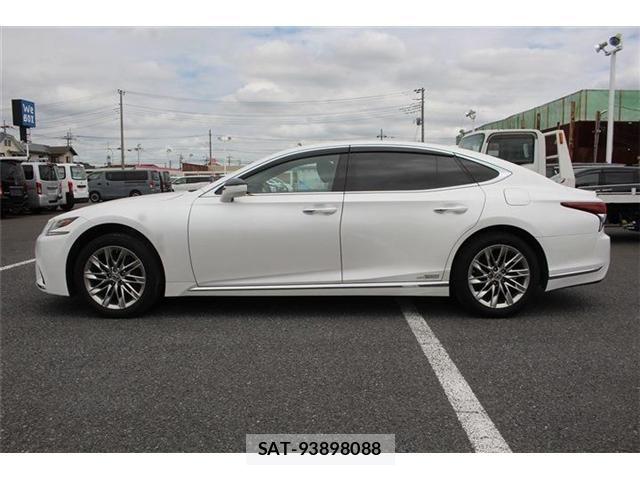 Lexus LS 2017-12 8666404-10