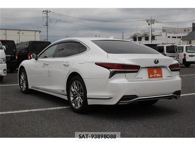 Lexus LS 2017-12 8666404-11