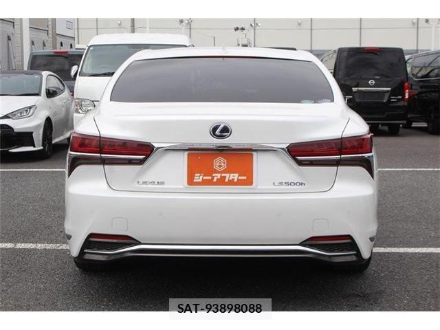 Lexus LS 2017-12 8666404-12