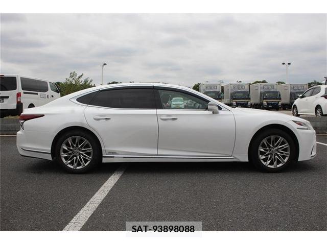 Lexus LS 2017-12 8666404-14