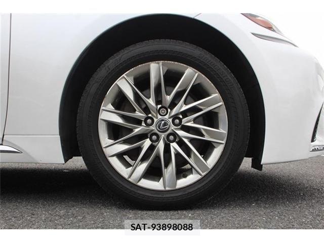 Lexus LS 2017-12 8666404-15