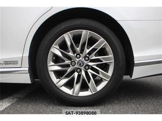 Lexus LS 2017-12 8666404-17