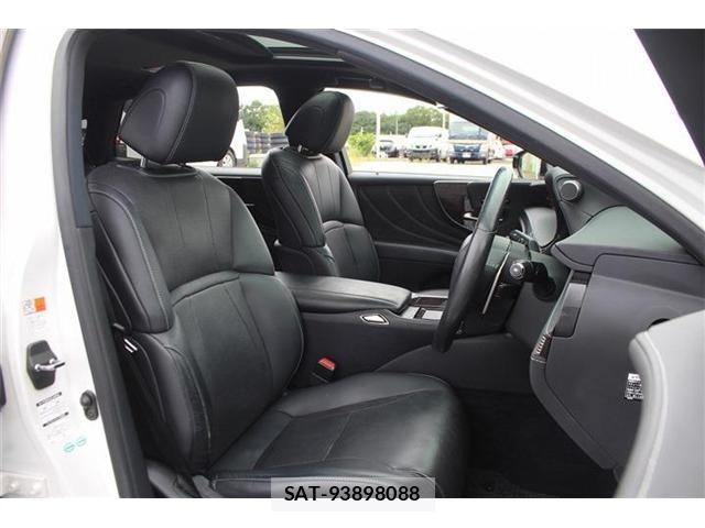 Lexus LS 2017-12 8666404-21