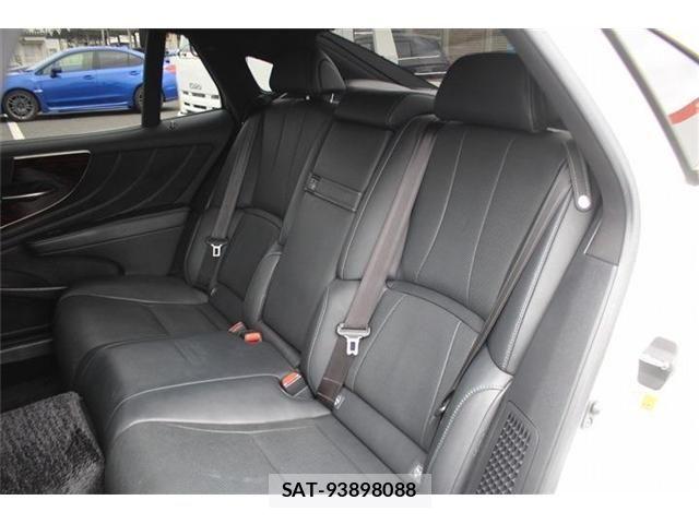 Lexus LS 2017-12 8666404-23