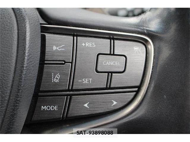 Lexus LS 2017-12 8666404-4