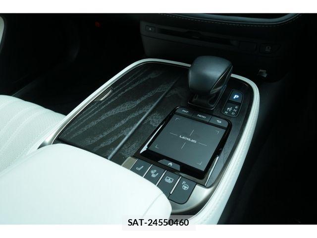 Lexus LS 2021-10 8666403-25