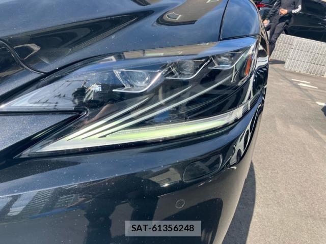 Lexus LS 2017-11 8666402-9