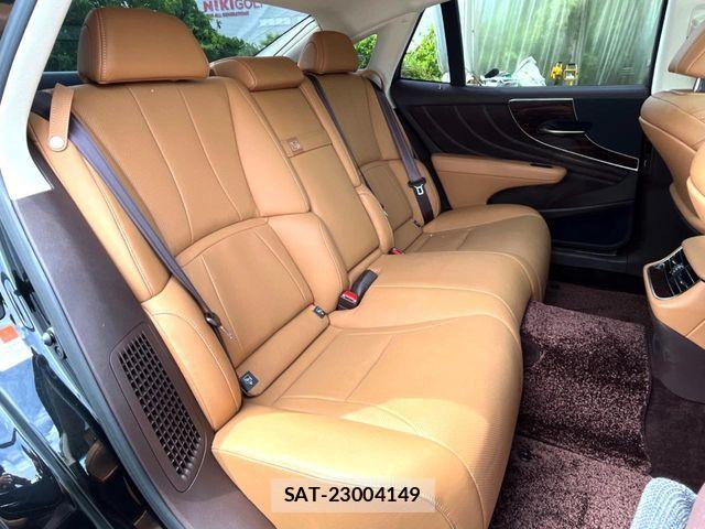 Lexus LS 2018-03 8829964-12