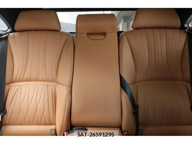Lexus LS 2021-05 8880515-18