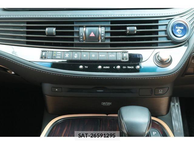 Lexus LS 2021-05 8880515-24