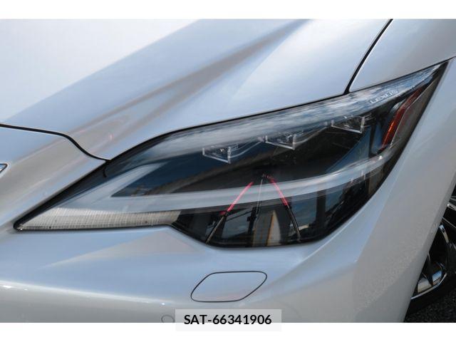 Lexus LS 2021-01 8880516-13