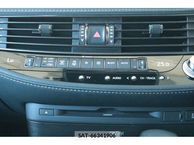 Lexus LS 2021-01 8880516-23