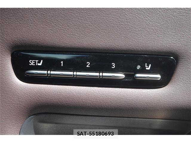 Lexus LS 2018-03 8883849-5