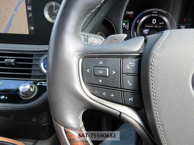Lexus LS 2022-10 1381060-9