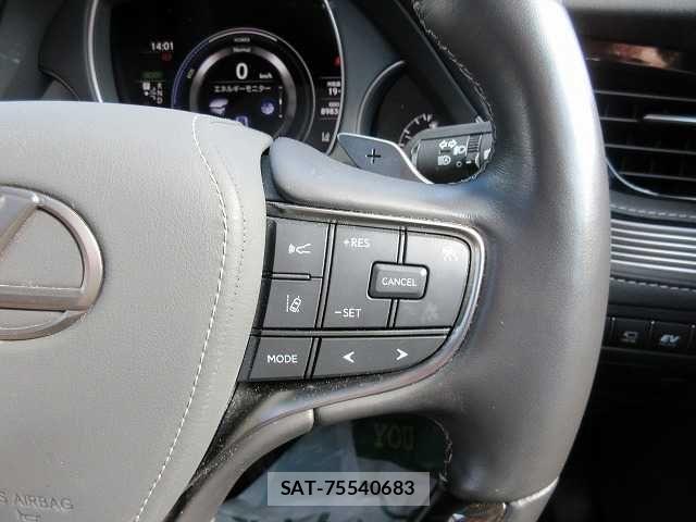 Lexus LS 2022-10 1381060-10