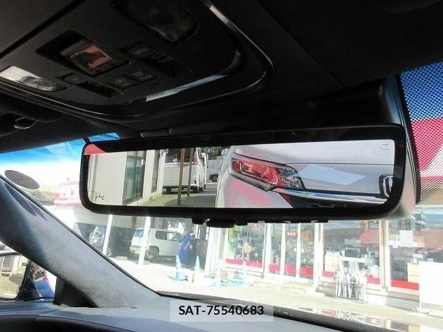 Lexus LS 2022-10 1381060-11