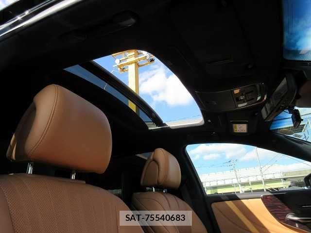 Lexus LS 2022-10 1381060-12