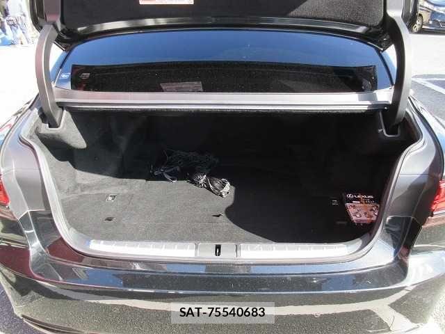 Lexus LS 2022-10 1381060-15