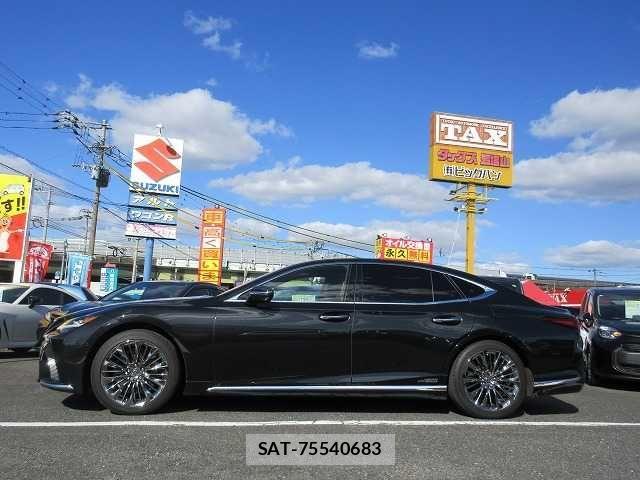 Lexus LS 2022-10 1381060-17