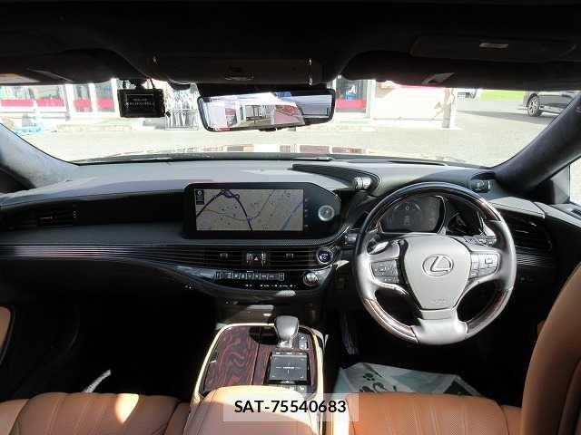 Lexus LS 2022-10 1381060-1