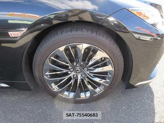 Lexus LS 2022-10 1381060-19