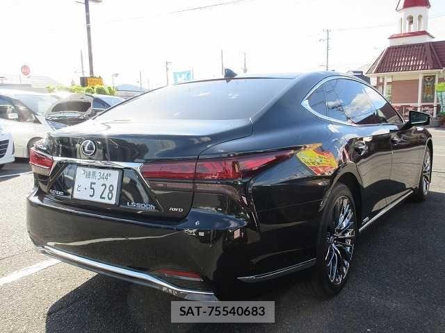 Lexus LS 2022-10 1381060-2