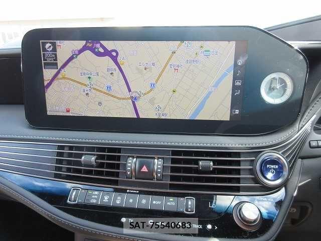 Lexus LS 2022-10 1381060-4