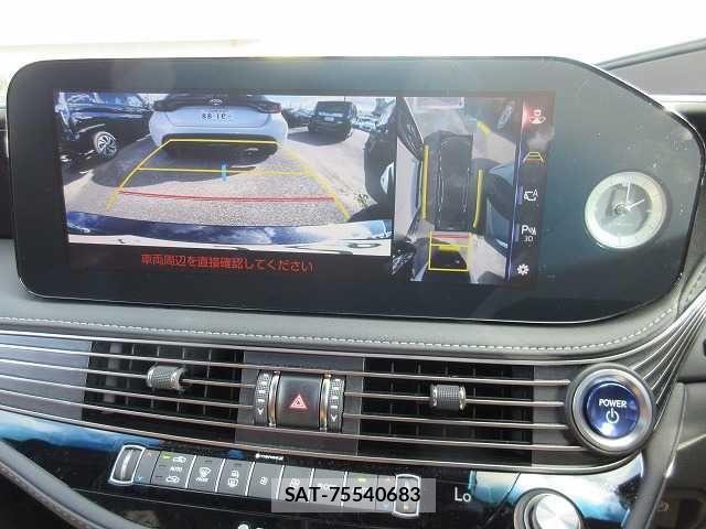Lexus LS 2022-10 1381060-5