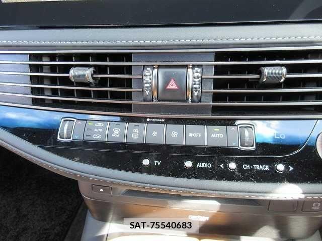 Lexus LS 2022-10 1381060-6