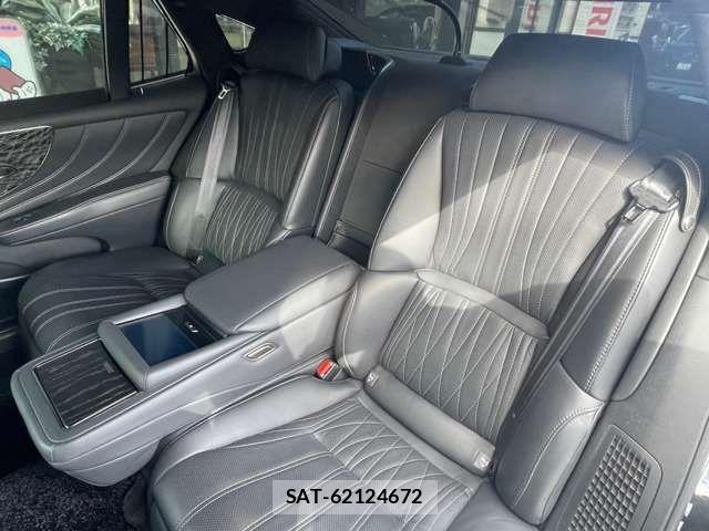 Lexus LS 2022-08 2248972-13