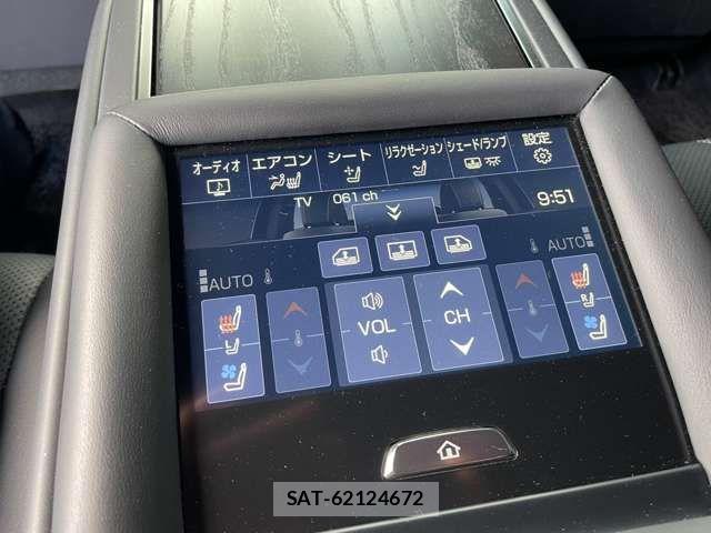 Lexus LS 2022-08 2248972-15