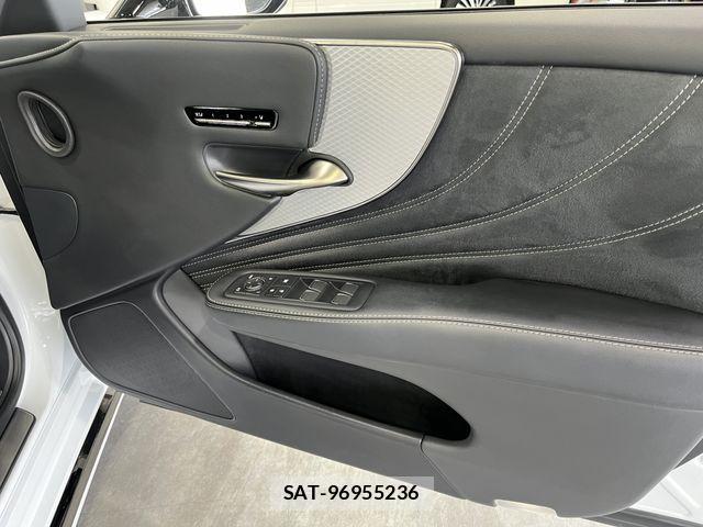 Lexus LS 2021-01 2299538-9