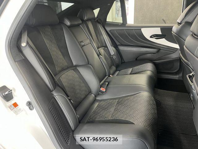 Lexus LS 2021-01 2299538-16