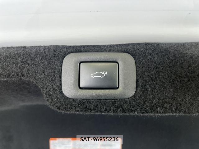 Lexus LS 2021-01 2299538-18