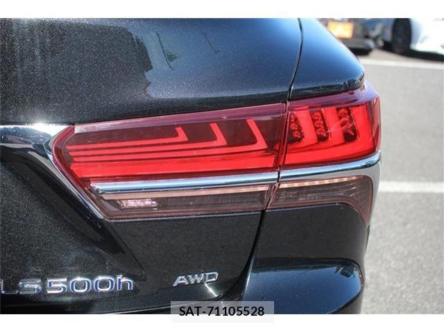 Lexus LS 2018-03 2962955-11
