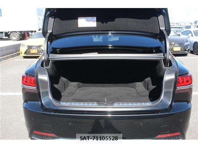 Lexus LS 2018-03 2962955-28