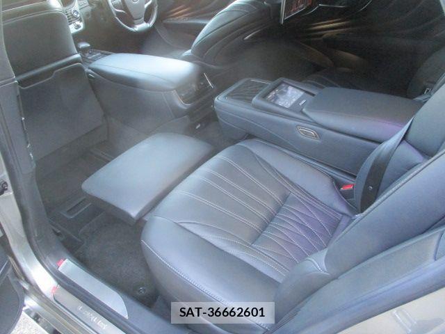 Lexus LS 2021-11 4110231-14
