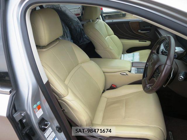 Lexus LS 2018-04 6011660-9