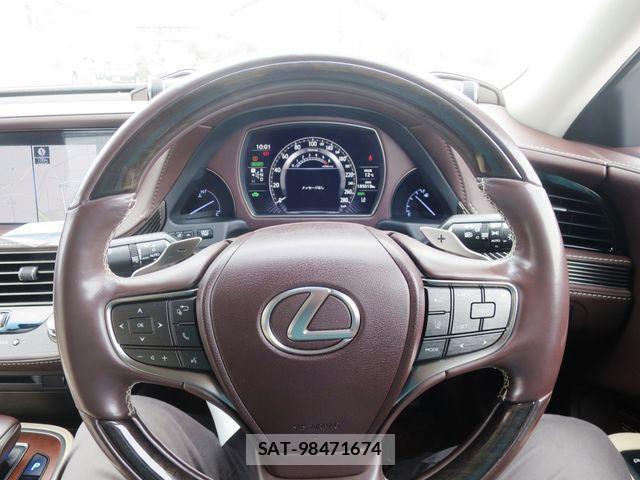 Lexus LS 2018-04 6011660-11