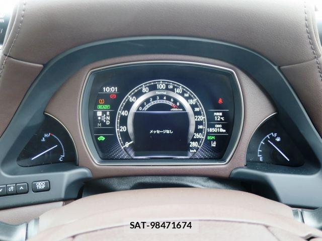 Lexus LS 2018-04 6011660-12