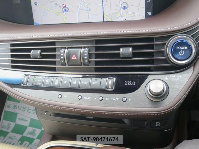 Lexus LS 2018-04 6011660-15