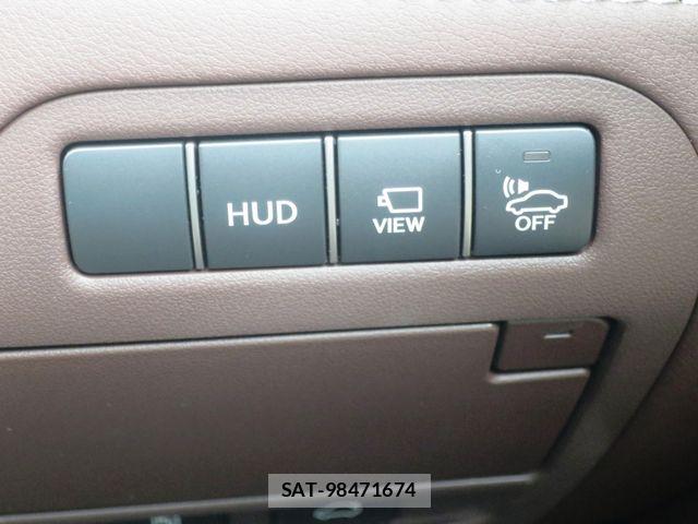 Lexus LS 2018-04 6011660-17