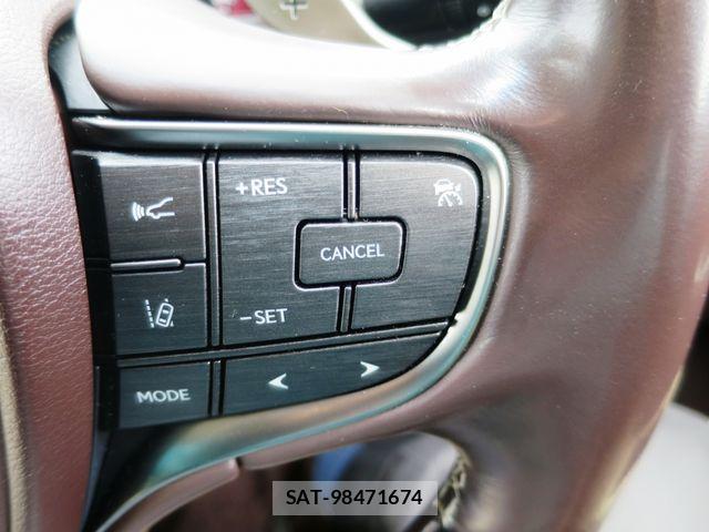 Lexus LS 2018-04 6011660-19