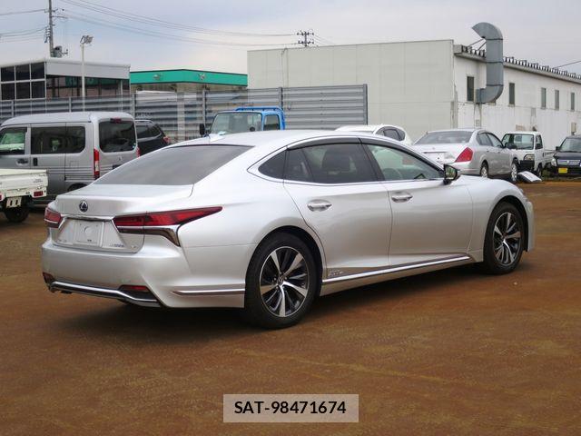 Lexus LS 2018-04 6011660-2