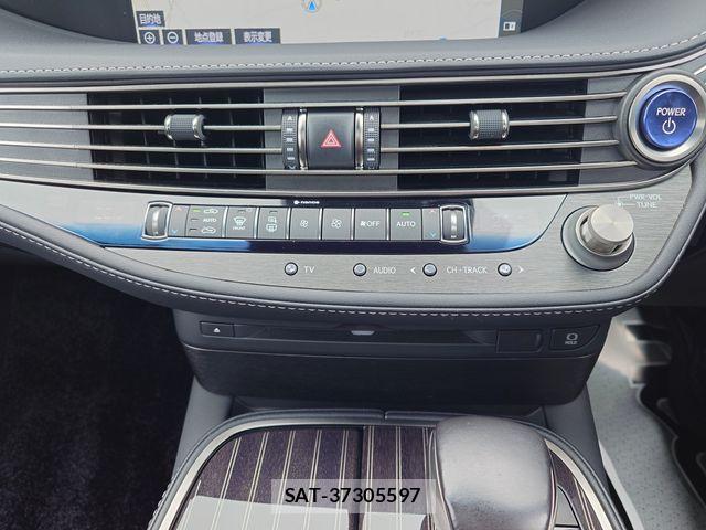Lexus LS 2017-12 6545551-17