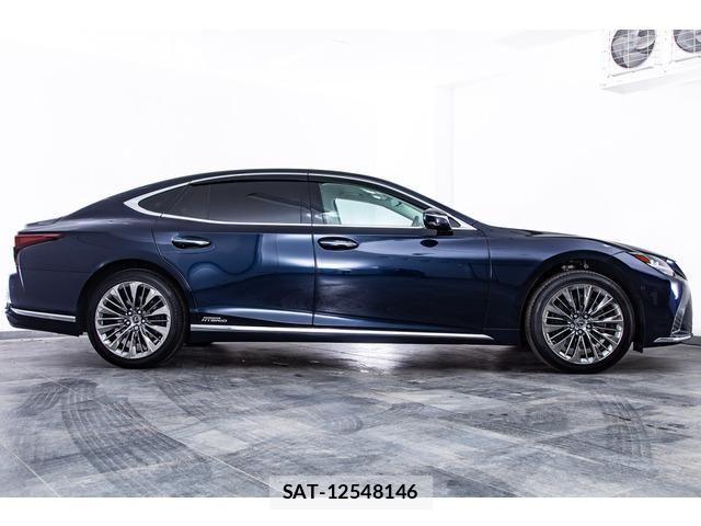 Lexus LS 2022-04 6672275-12