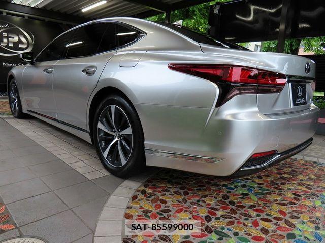 Lexus LS 2023-06 6676684-10