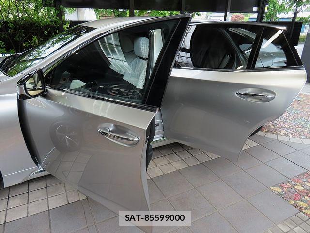 Lexus LS 2023-06 6676684-11